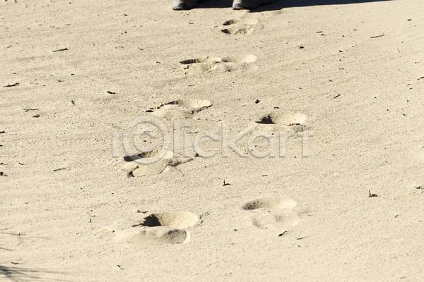 사람없음 JPG 포토 해외이미지 가로 모래 발자국 야외 양발 여행 인쇄 태양 해외202004