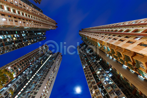 사람없음 JPG 포토 해외이미지 각도 건물 고층빌딩 달 도시풍경 벽 아파트 야경 야외 진짜 패턴 하늘 해외202004 홍콩
