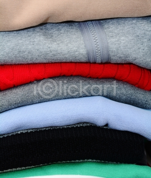 사람없음 JPG 포토 해외이미지 그룹 면 백그라운드 빨간색 빨래 상점 스웨터 쌓기 옷 유행 접기 직물 초록색 컬러풀 파란색 해외202004 회색 흙더미