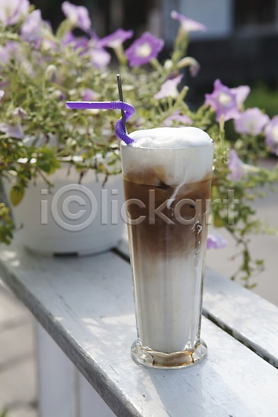 사람없음 JPG 아웃포커스 포토 거품 꽃 대만 빨대 식물 아시아 아이스커피 야외 음료 음식 잔 주간 커피 컵 한잔 화분