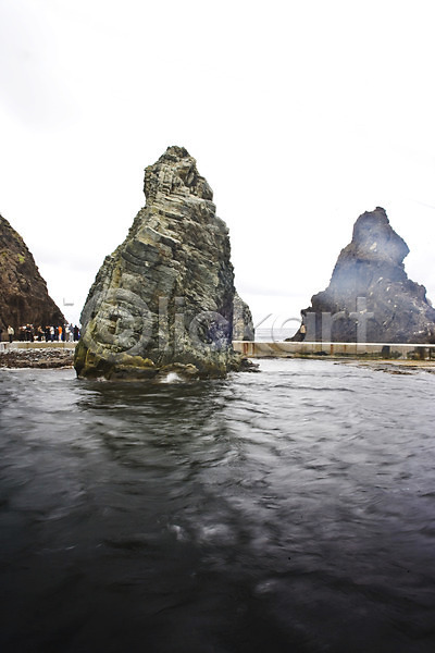 여러명 JPG 포토 독도 돌(바위) 바다 바위(돌) 섬 아시아 야외 여행객 자연 주간 풍경(경치) 한국