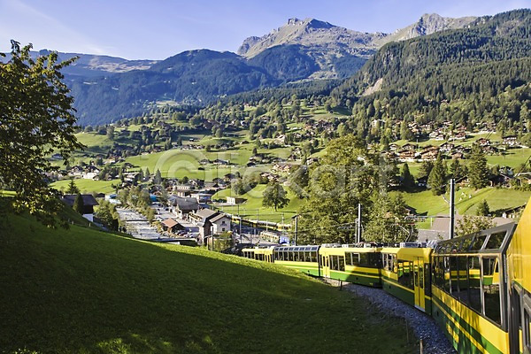사람없음 JPG 포토 건물 교통수단 기차 나무 마을 산 스위스 식물 야외 유럽 자연 주간 풍경(경치) 해외 해외풍경