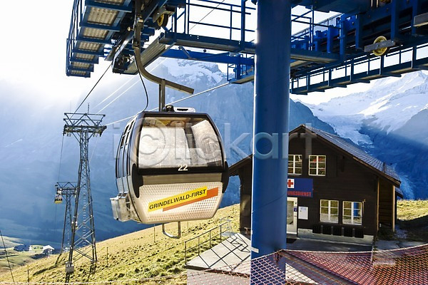 사람없음 JPG 포토 건물 곤돌라 교통수단 리프트 산 스위스 시설물 야외 유럽 주간 풍경(경치) 해외 해외풍경
