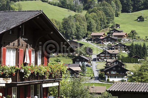 사람없음 JPG 포토 건물 건축물 나무 마을 스위스 식물 야외 유럽 자연 주간 주택 풍경(경치) 해외 해외풍경