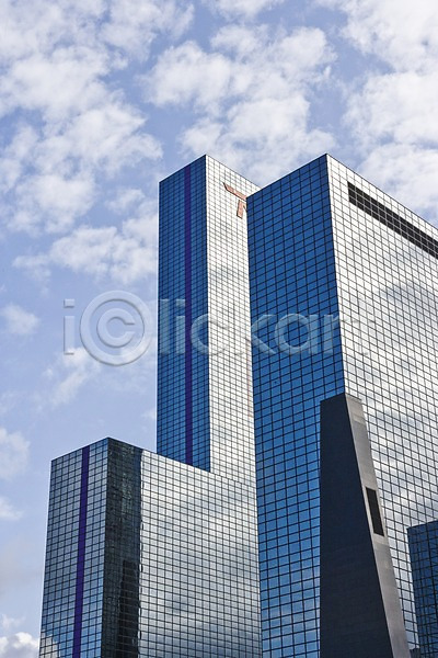 사람없음 JPG 로우앵글 포토 건물 건축물 고층빌딩 구름(자연) 네덜란드 네델란드 도시 도시풍경 맑음 반사 빌딩 야외 외관 유럽 유리 주간 창문 풍경(경치) 하늘 해외 해외풍경