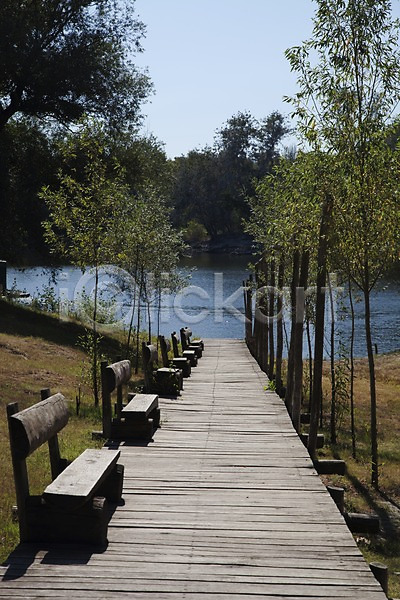 고요 평화 사람없음 JPG 포토 강 강가 공원 나무 물 벤치 산책로 식물 야외 유럽 의자 주간 크로아티아 풍경(경치) 해외 해외풍경 호수