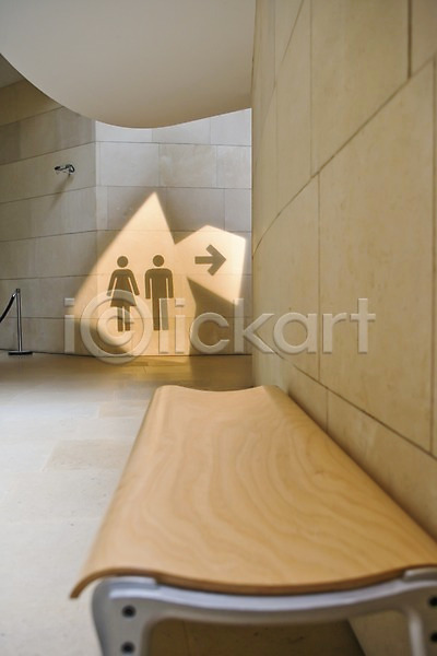 사람없음 JPG 포토 건축 그림자 기호 박물관 빛 실내 안내 유럽 의자 인테리어 파리(프랑스) 표시 표지판 프랑스 화살표 화장실