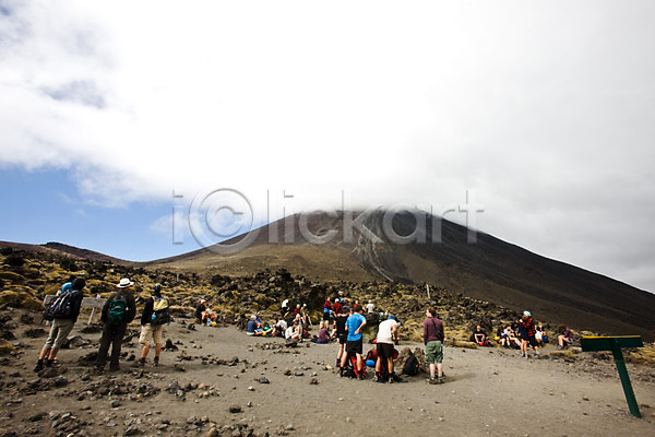 사람 여러명 외국인 JPG 포토 구름(자연) 뉴질랜드 등산 등산객 산 야외 오세아니아 자연 주간 풍경(경치) 하늘 해외 해외풍경