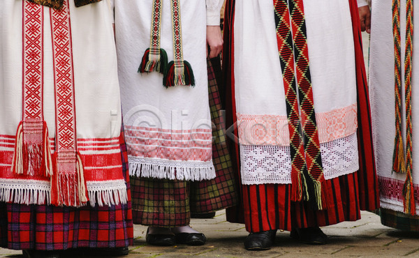 사람 사람없음 여러명 JPG 포토 해외이미지 가운 그룹 드레스 리투아니아 문화 민화 빨간색 유럽 재산 전통 컬러풀 해외202004