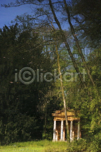 침묵 평화 사람없음 JPG 포토 해외이미지 건물 건축양식 나무 반사 여름(계절) 연못 이탈리아 자연 장면 주택 초록색 파란색 표면 풍경(경치) 해외202004