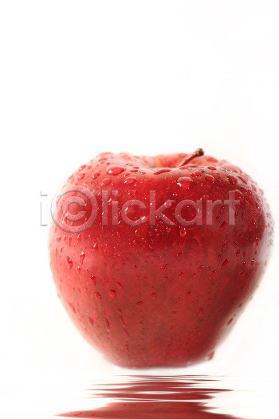 특별함 사람없음 JPG 포토 해외이미지 건강 다이어트 먹기 물 반사 빨간색 사과 해외202004 홍수 흰색