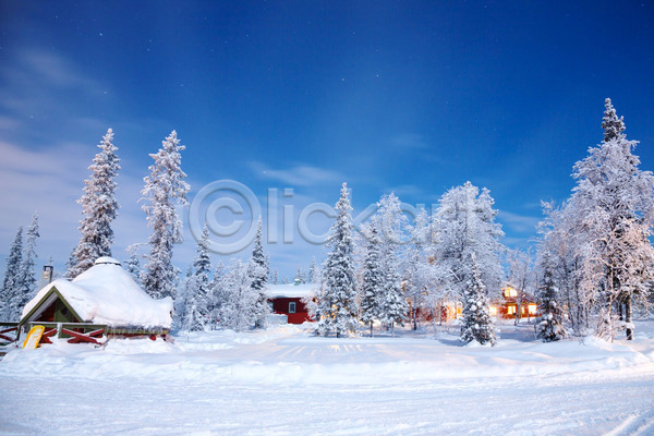 사람없음 JPG 포토 해외이미지 겨울 겨울풍경 나무 눈덮임 스웨덴 야외 자연 주간 주택 하늘 해외202004