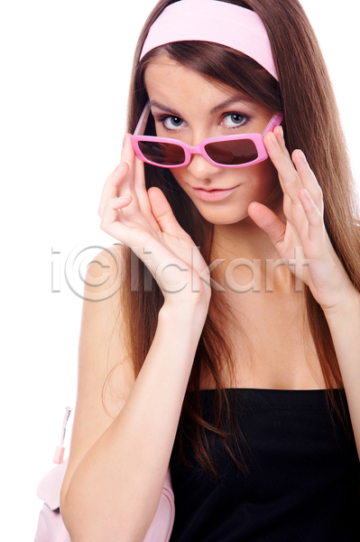 백인 사람 성인 성인여자한명만 여자 한명 JPG 앞모습 포토 해외이미지 모델 미소(표정) 복고 상반신 선글라스 응시 잡기 해외202004 흰배경