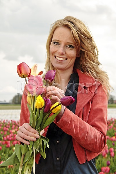 여자 한명 JPG 포토 해외이미지 개화 꽃 꽃무늬 네덜란드 벚꽃 식물 야외 자연 튤립 해외202004