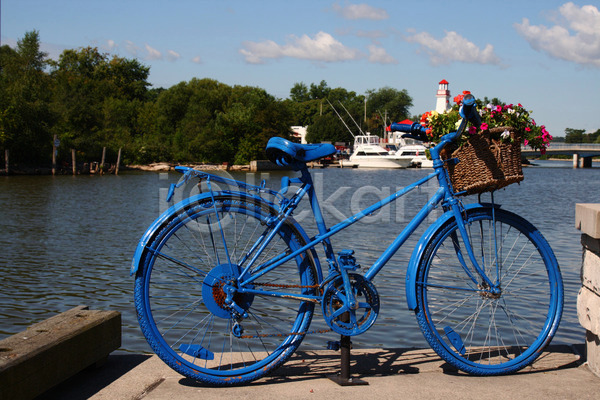 사람없음 JPG 포토 해외이미지 꽃 물 미술 바구니 순환 자전거 파란색 해외202004 호수