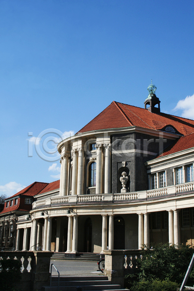 사람없음 JPG 포토 해외이미지 건물 건축양식 교육 대학교 독일 세로 역사 옛날 유럽 카피스페이스 하늘 함부르크 해외202004