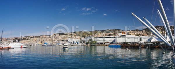 사람없음 JPG 포토 해외이미지 거리 건물 교통시설 구름 도시 무역 물 바다 보트 빛 산업 수족관 언덕 업무 여행 옛날 이탈리아 지중해 초록색 타운 파노라마 파란색 포트 풍경 하늘 항구 해외202004 해외포토