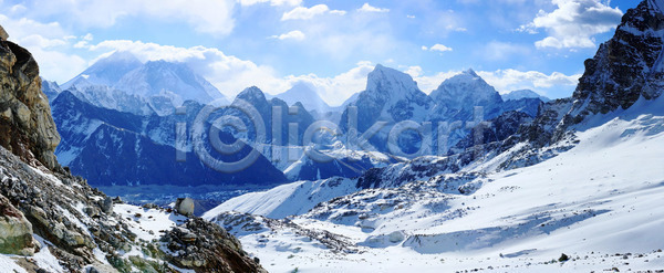 사람없음 JPG 포토 해외이미지 구름 네팔 눈내림 백그라운드 빙하 산 아시아 안개 얼음 여행 자연 절정 통과 파노라마 파란색 풍경 하늘 해외202004 해외포토 흰색 히말라야