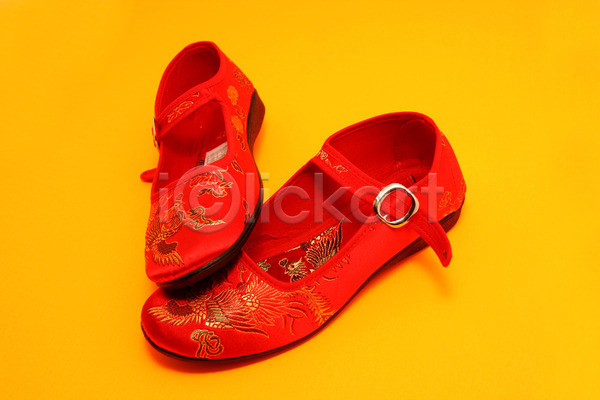 동양인 사람없음 여자 인도인 JPG 포토 해외이미지 결혼식 꽃 끝 디자인 말레이시아 문화 발가락 분홍색 빨간색 샌들 스타일 신발 아시아 여름(계절) 유행 인도네시아 자수 장식 전통 중국 컬러풀 해외202004 핸드메이드