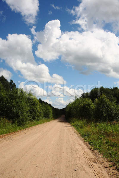 사람없음 JPG 포토 해외이미지 구름(자연) 도로 러시아 방법 여름(계절) 풍경(경치) 하늘 해외202004 허브 흙길
