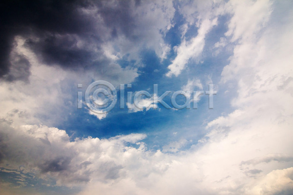 사람없음 JPG 포토 해외이미지 구름(자연) 날씨 맑음 백그라운드 봄 야외 여름(계절) 자연 파란색 하늘 해외202004 흰색
