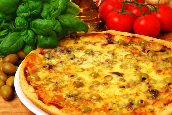 신선 사람없음 JPG 포토 해외이미지 먹기 모짜렐라치즈 문화 바질 버섯 식당 식사 올리브 유기농 음식 이탈리아 전통 접시 채소 치즈 탁자 토마토 피자 해외202004