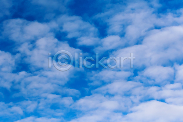 순수 자유 평화 사람없음 JPG 포토 해외이미지 구름(자연) 날씨 야외 여름(계절) 오존 자연 카피스페이스 파란색 하늘 해외202004 햇빛 환경 흰배경
