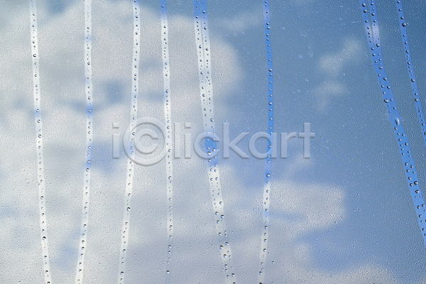 사람없음 JPG 포토 해외이미지 가로 거친 겨울 구름(자연) 그런지 내추럴 디자인 묘사 물방울 백그라운드 벽지 복고 엘리먼트 옛날 유리 이슬 장식 질감 창문 추상 파란색 패턴 표면 하늘 해외202004 회색
