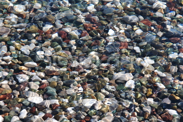 순수 사람없음 JPG 포토 해외이미지 강 물 바다 바닥 바위 반사 백그라운드 사암 수중 암초 연못 조약돌 지중해 질감 추상 투명 패턴 표면 해외202004 호수