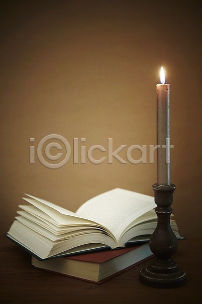 사람없음 JPG 근접촬영 포토 백그라운드 스튜디오촬영 실내 오브젝트 이벤트 장식 책 초 촛대 촛불 펼침