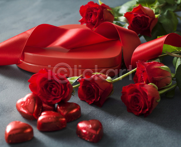 사람없음 JPG 포토 해외이미지 리본 발렌타인데이 선물상자 오브젝트 장미 초콜릿 하트 회색배경