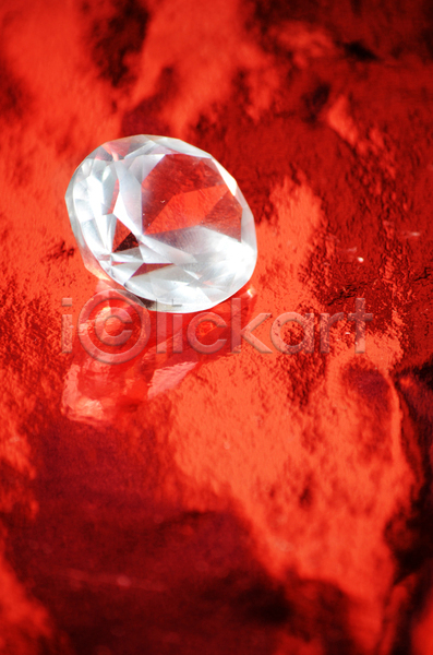 사람없음 JPG 포토 해외이미지 다이아몬드 바위 발렌타인데이 보석 빨간색 선물 유리 해외202004 흰색