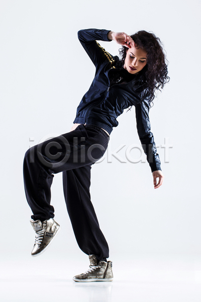 성인 성인여자한명만 여자 한명 JPG 앞모습 옆모습 포토 해외이미지 댄서 백그라운드 복고 전신 춤 포즈 프리스타일 해외202004 흰배경