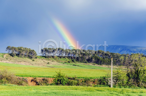 사람없음 JPG 포토 해외이미지 계곡 구름(자연) 날씨 노란색 농업 농장 마을 무지개 밭 백그라운드 빨간색 산 스페인 야외 어둠 유럽 자연 초록색 컬러풀 풍경(경치) 하늘 해외202004 환경 흰색