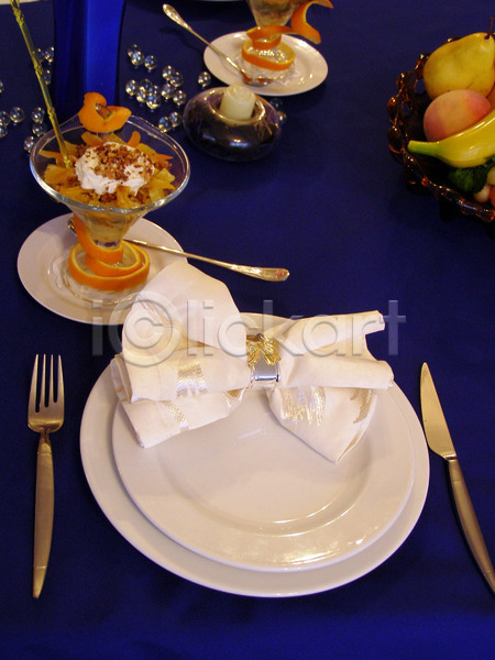 사람없음 JPG 포토 해외이미지 과일 냅킨 디자인 샐러드 서비스 서빙 장식 저녁식사 접시 칼 포크 해외202004 흰색