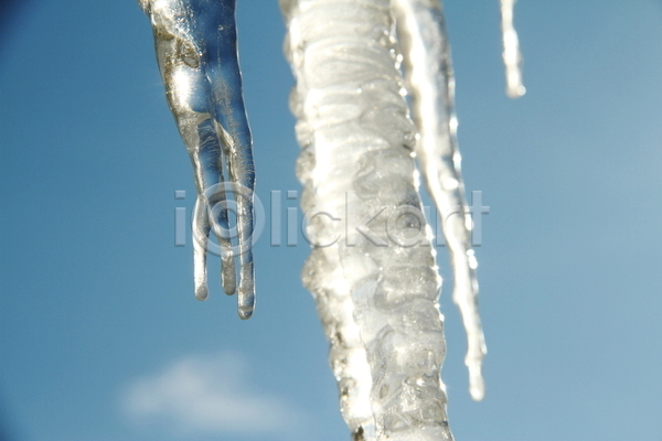 추위 사람없음 JPG 포토 해외이미지 겨울 고드름 냉동 물 얼음 투명 파란색 하늘 해외202004
