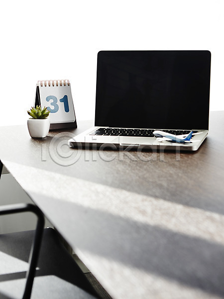 사람없음 JPG 포토 노트북 달력 비즈니스 비행기 사무용품 식물 실내 오브젝트 의자 주간 책상 탁상달력 탁자 화분