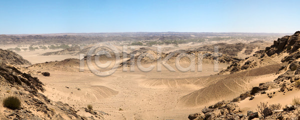건조 따뜻함 뜨거움 사람없음 JPG 포토 해외이미지 가뭄 구름 나무 나미비아 내추럴 땅 맑음 모래 모래언덕 물 사파리 사하라 산 수평선 아프리카 야외 언덕 여름 여행 일몰 일출 자연 파노라마 파란색 풍경 하늘 해외202004 해외포토 환경 황무지