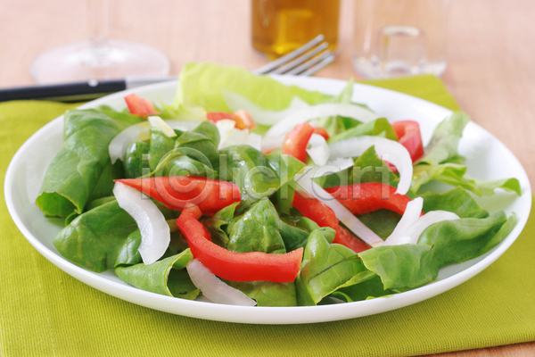 사람없음 JPG 포토 해외이미지 건강 고립 다이어트 빨간색 상추 샐러드 식사 식이요법 음식 저녁식사 점심식사 접시 채소 채식주의자 초록색 해외202004 후추 흰색
