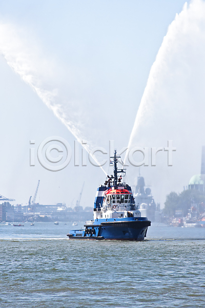 사람없음 JPG 포토 해외이미지 강 네덜란드 노즐 대포 물 보트 스프레이 야외 파란색 포트 함선 항구 항해 해외202004 호스