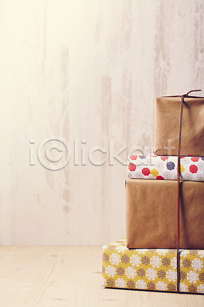 사람없음 JPG 포토 끈 리본 백그라운드 상자 선물 선물상자 선물포장 실내 쌓기 오브젝트 장식 주간 포장