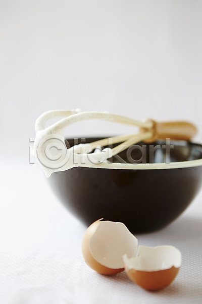 사람없음 JPG 아웃포커스 포토 거품기 계란 계란껍데기 그릇 껍질 도구 반죽 생활용품 손상 스튜디오촬영 식기 식재료 실내 오브젝트 주방용품