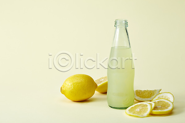 사람없음 JPG 포토 과일 과일주스 레모네이드 레몬 병(담는) 생과일 스튜디오촬영 실내 유리병 음료 음식 주스