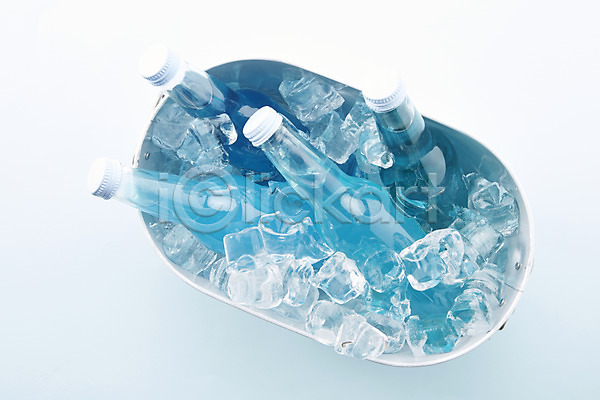 사람없음 JPG 포토 바구니 병(담는) 스튜디오촬영 실내 얼음 유리병 음료 음식 컬러 통 파란색