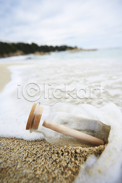 사람없음 JPG 아웃포커스 포토 계절 닫기 닫힘 담기 뚜껑 마개 모래 모래사장 바다 병(담는) 섬 야외 여름(계절) 여름풍경 오브젝트 유리병 종이 주간 코르크 파도 편지 풍경(경치) 해변