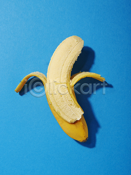 사람없음 JPG 근접촬영 포토 과일 껍질 노란색 바나나 백그라운드 스튜디오촬영 실내 음식 컬러 트로피컬아트 파란색