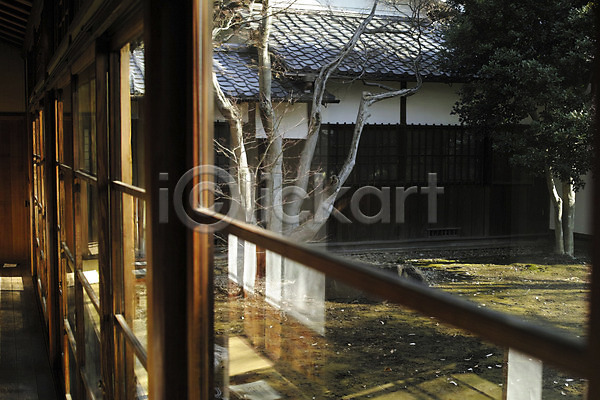 사람없음 JPG 포토 건물 건축물 고건축 나무 문 식물 야외 일본 일본건축 정원 주간 주택 창문 풍경(경치) 해외 해외풍경