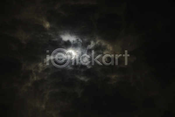 사람없음 JPG 포토 구름(자연) 달 백그라운드 보름달 야외 어둠 자연 자연요소 풍경(경치) 하늘