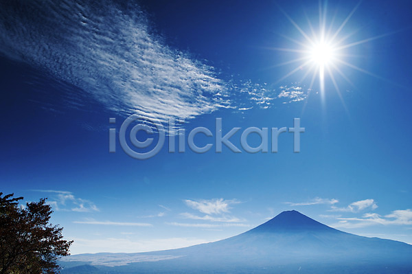 사람없음 JPG 포토 구름(자연) 나무 맑음 산 식물 야외 자연 주간 태양 풍경(경치) 하늘 햇빛