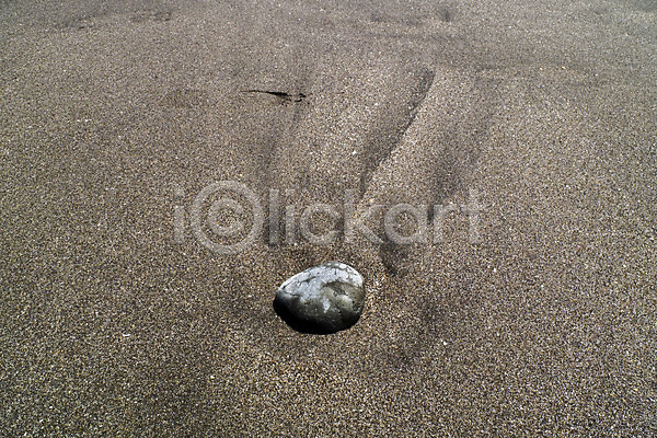 사람없음 JPG 포토 돌(바위) 모래 모래사장 바다 백그라운드 야외 자연 조약돌 주간 풍경(경치) 해변